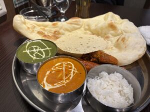 北インドカレー(サグカレーバターチキンカレー、ナン)